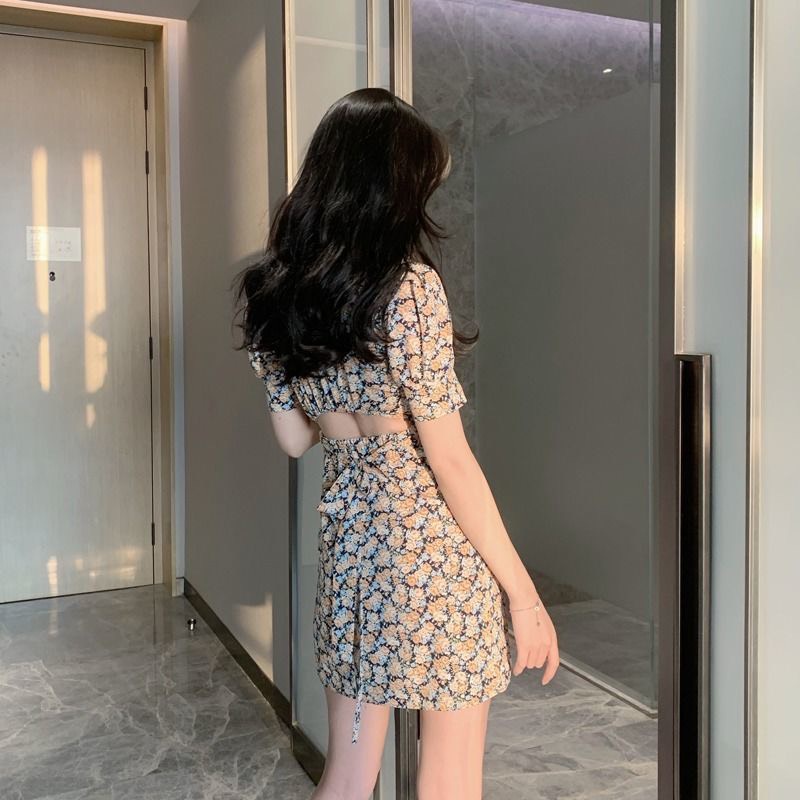 Váy đầm nữ hoa nhí cổ vuông hở lưng nhúm ngực phong cách ngắn gợi cảm
