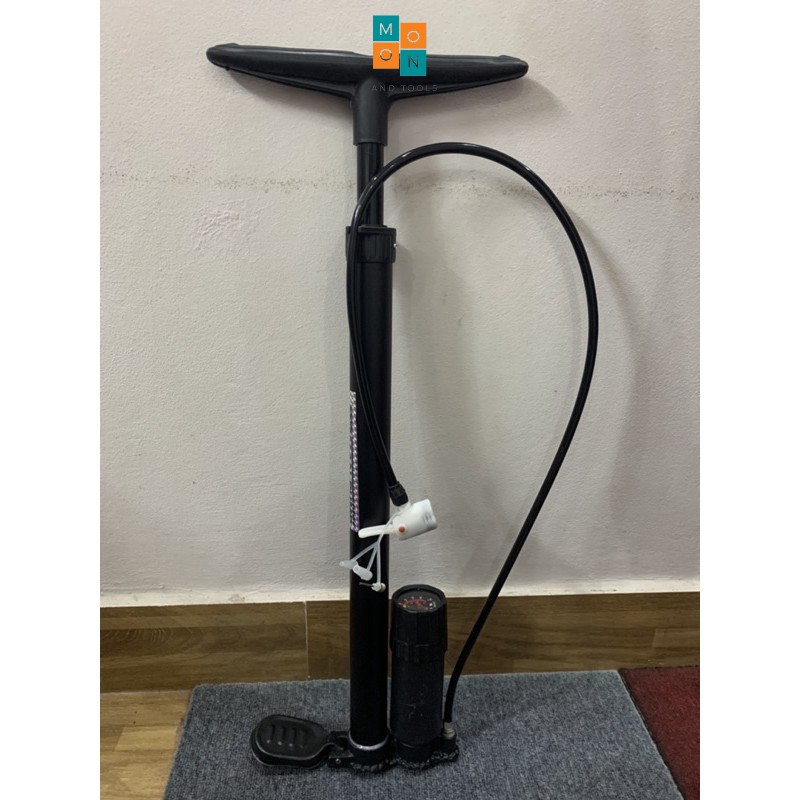 Bơm xe bằng tay có cả bình và đồng hồ áp suất, tặng đầu bơm bóng đá, bóng bay