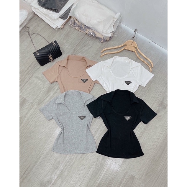 Áo thun body cổ bẻ U phối lô gô | BigBuy360 - bigbuy360.vn