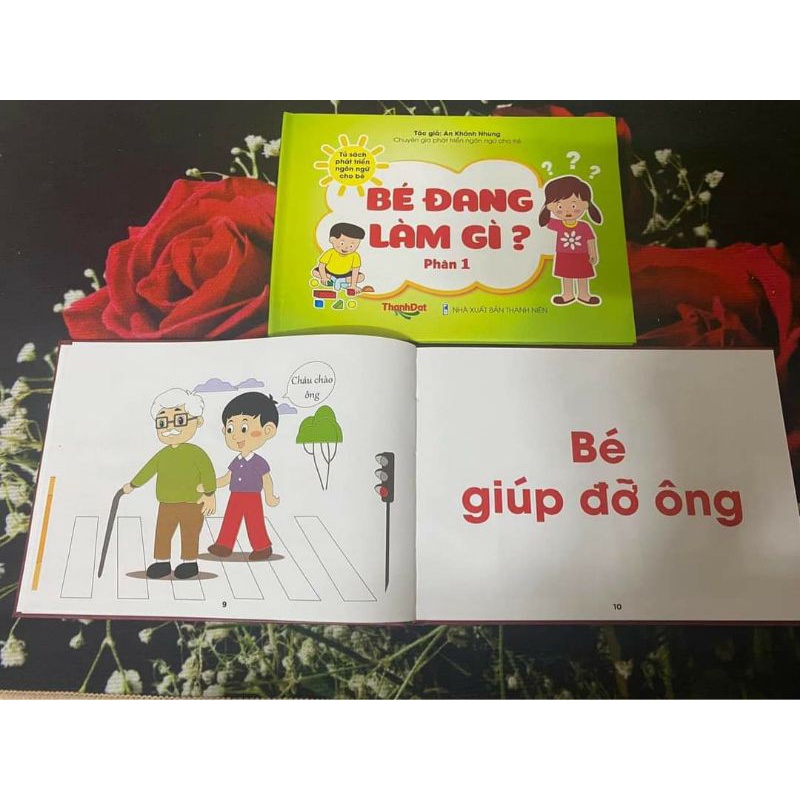 Hót Combo 2 quyển bé đang làm gì hot