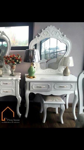 Bàn phấn trắng tân cổ
