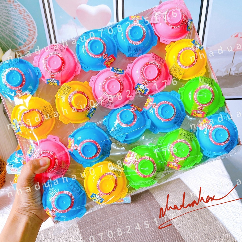 Một hộp kẹo gòn mashmallow kèm siro sô cô la hình nồi lẩu sắc màu dễ thương cho bé Hongkong cái 50gam