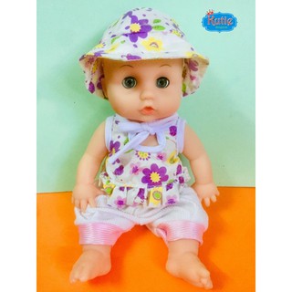 Búp bê em bé đội mũ cho bé gái