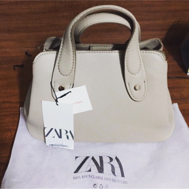 Túi zara Sale 50%.  Hàng authentic 100%, bao check code. Hàng sẵn ship ngay.