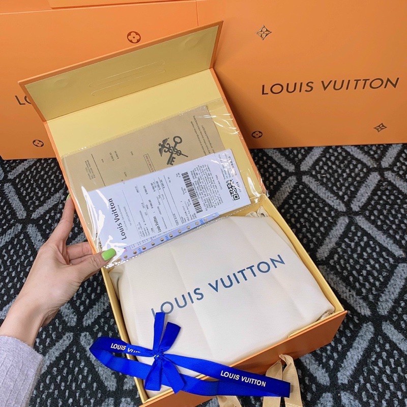 Túi LV mở nắp hộp nam châm vip nguyên seal hai màu size 22