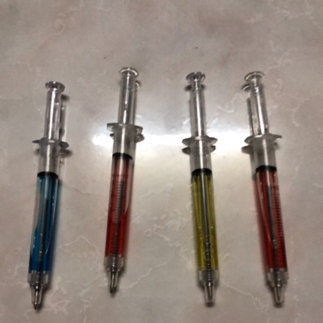 Bút bi hình ống tiêm