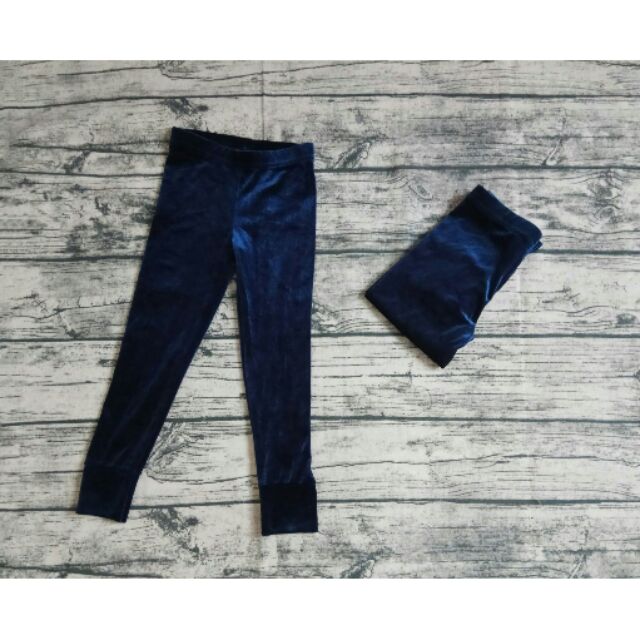 Quần nhung ôm bé gái