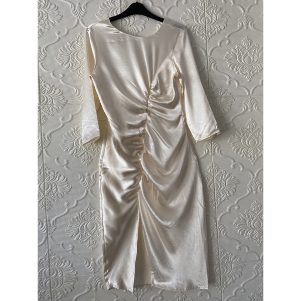 đầm lụa zara thắt nhún có xẻ tay lỡ đi tiệc vnxk