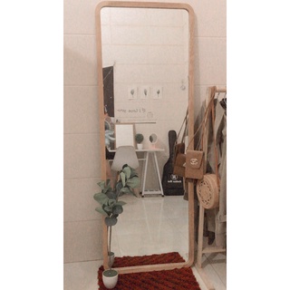 Gương di động toàn thân khung gỗ có chân bo cạnh, gương treo tường decor shop thời trang, nịnh dáng kích thước 60x170cm