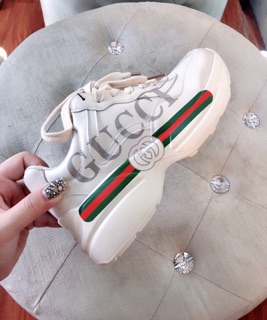 Giày gucci buộc dây