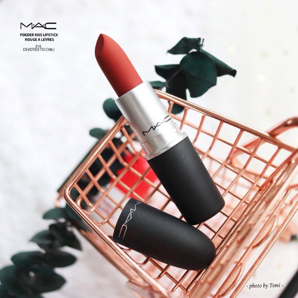 Son MAC Powder Kiss màu Devoted to chili