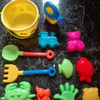 Xô đi biển múc cát