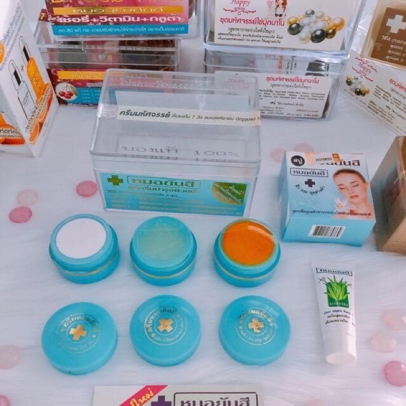 Kem mụn thái lan yanhee xanh