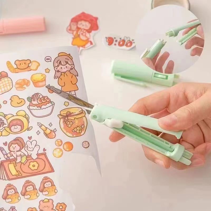 Kéo Cắt Giấy Sổ Tay Đa Năng Hình Cây Bút Melody Pacha Dễ Thương