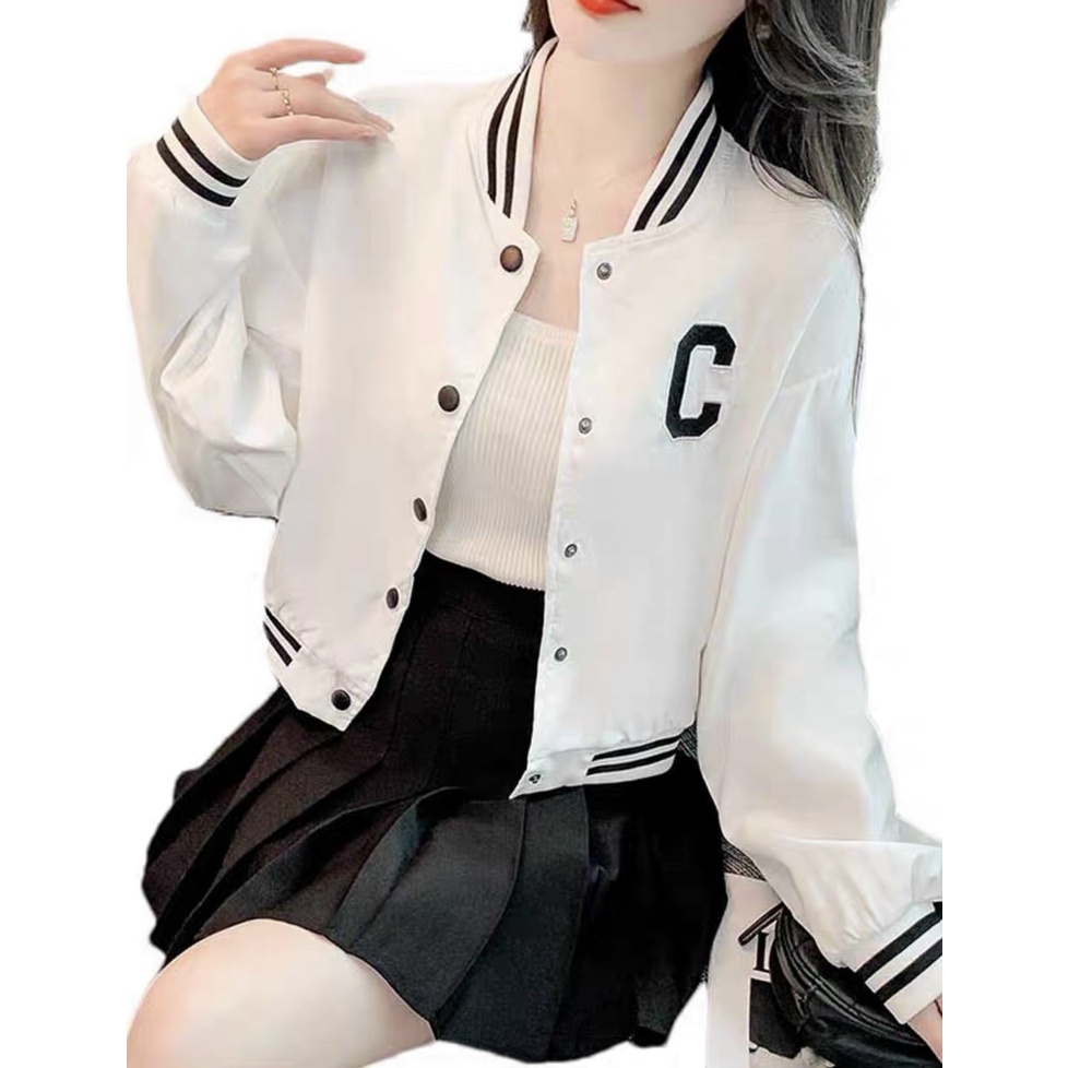 Aó khoác dù Nữ kiểu lửng crotop thiết kế 2 lớp dù có túi trong nhỏ rất tiện lợi hình thêu chữ C bắt trend 2022 UTS