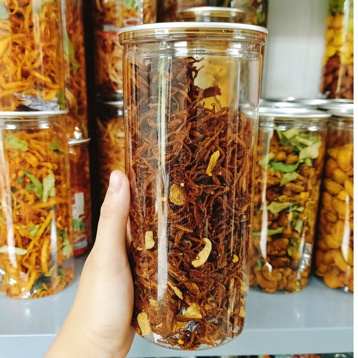 Khô heo cháy tỏi lon 250g/300g, vị đậm đà, heo loại ngon - ĂN VẶT CHIN CHIN. | BigBuy360 - bigbuy360.vn