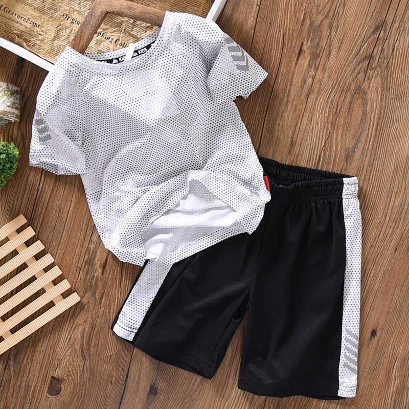Set đồ thể thao hai món gồm áo thun tay ngắn dáng rộng kèm quần short vải mỏng nhanh khô thời trang mùa hè cho bé trai