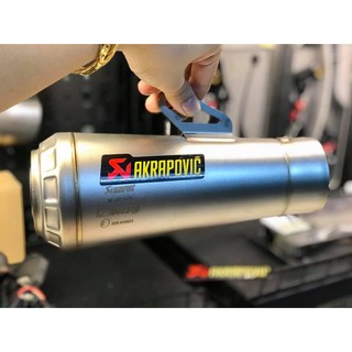 PÔ AKRAPOVIC LON NGẮN