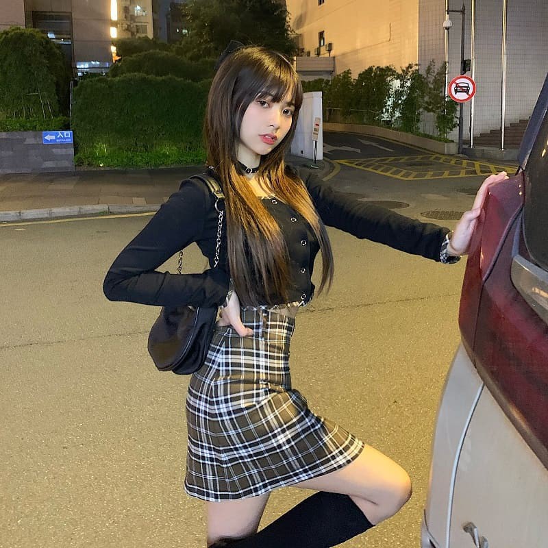 Set áo tay dài và váy CARO IU thích hợp đi chơi