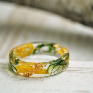 Khuôn silicon đúc nhẫn Resin thủ công.