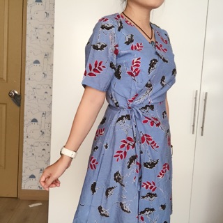 Đầm hoa vạt chéo