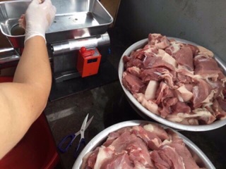 Lạp xưởng tươi nhà làm