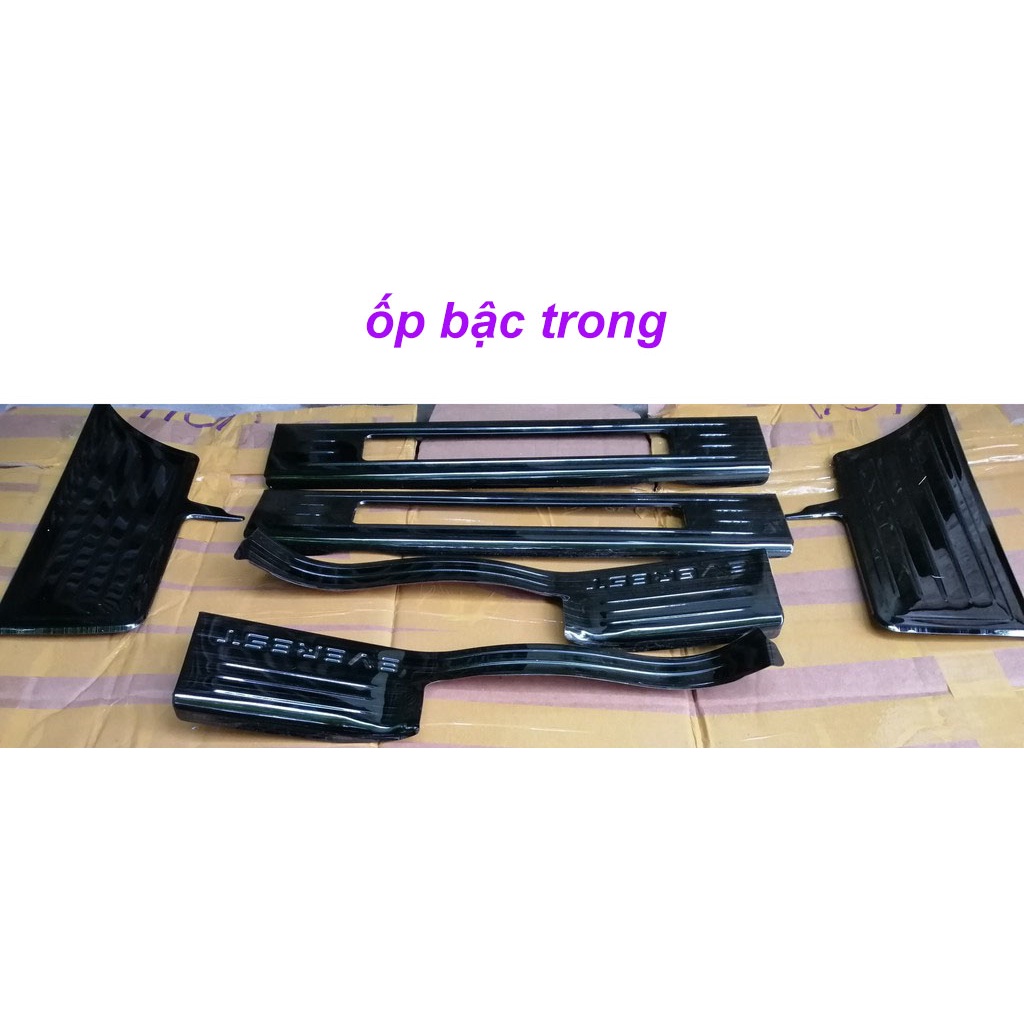 Ốp Bậc Cửa Xe Ford Everest 2018 2019 2020 2021 Mẫu TITAN