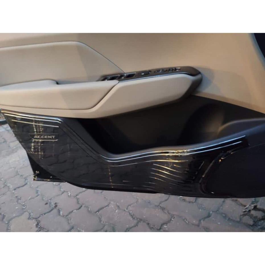 Ốp Tapli cánh cửa Carbon Xe Accent 2018 2019 2020 2021 2022 2023 tặng kèm thêm keo 3.M - vân cacbon cao cấp
