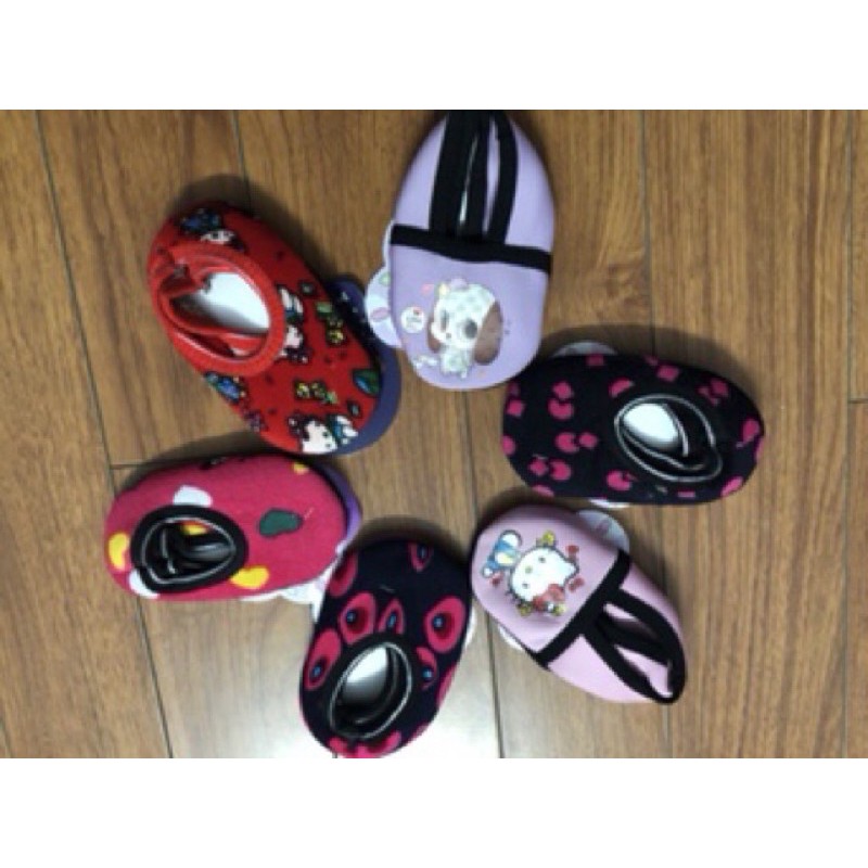 Hài lót nỉ siêu ấm và  chống trơn cho bé đi trong nhà