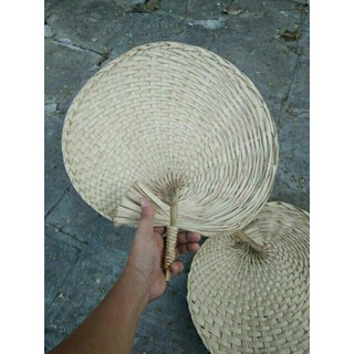 quạt đan lá cọ truyền thống (đường kính 25-30cm)