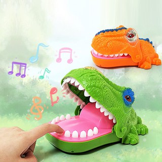 Đồ chơi khủng long cắn tay phát sáng trong đêm sáng tạo