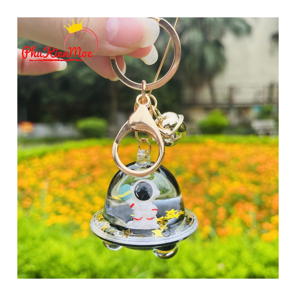 Móc chìa khóa phi hành gia chứa nước màu đen hottrend, hàng loại 1