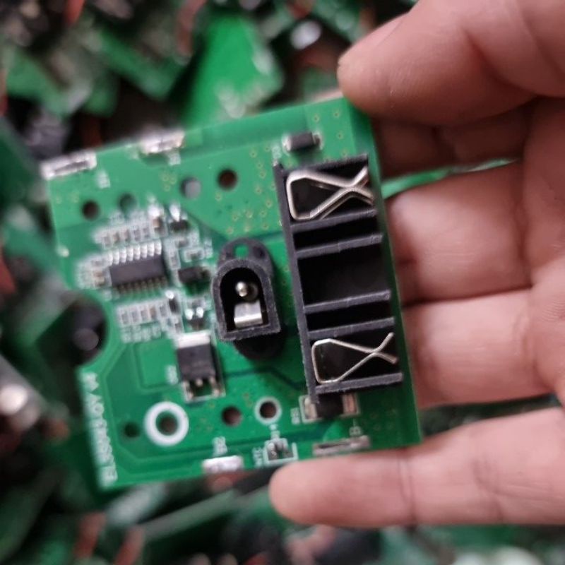 bảng mạch khoan pin bảo vệ sạc pin hàng tháo gỡ không đảm bảo tốt hay xấu (shop giao ngẫu nhiên)