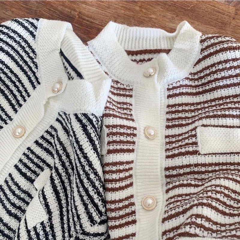 Áo cardigan len kẻ ngang đính nút kiểu freesize