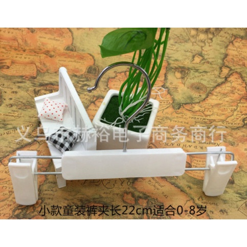 Kẹp treo quần trẻ em bằng nhựa