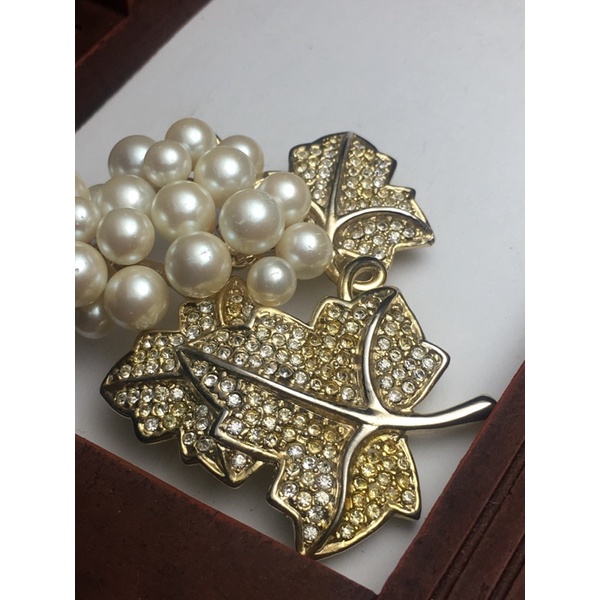 Cài áo vintage to -chùm nho đính trai đá