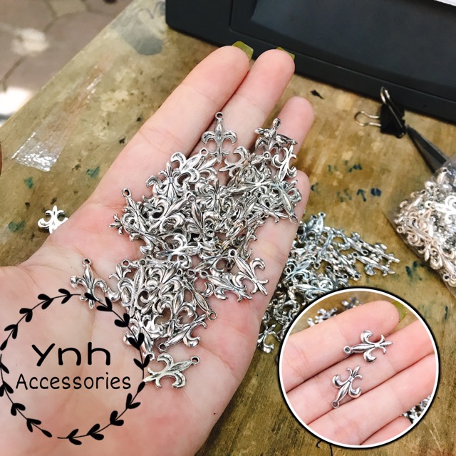 Mặt charm xi bạc chromehearts