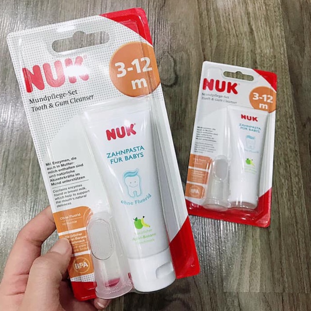 KEM ĐÁNH RĂNG VÀ BÀN CHẢI NUK CHO BÉ 3-12 THÁNG.