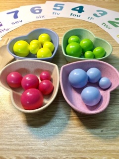 BỘ GẮP HẠT SỐ ĐẾM MONTESSORI