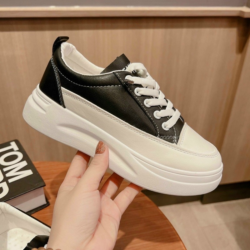 Giày Thể Thao Sneaker Nữ Đen Đế Trắng Siêu Nhẹ Hottrend 2023