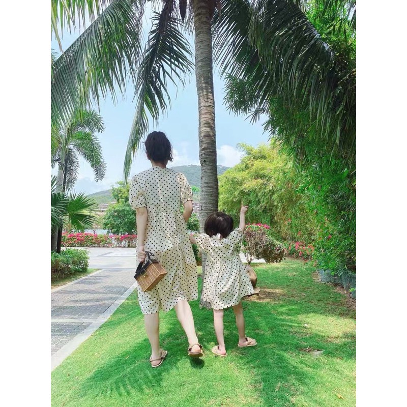 [Mã SKAMA06 giảm 8% tối đa 50K đơn 250K] VNU250 - VÁY ĐÔI CHẤM BI PHỐI CÚC CHO MẸ VÀ BÉ | BigBuy360 - bigbuy360.vn