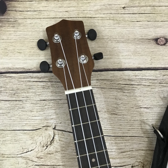 ĐÀN UKULELE CONCERT MG VÁT CẦN