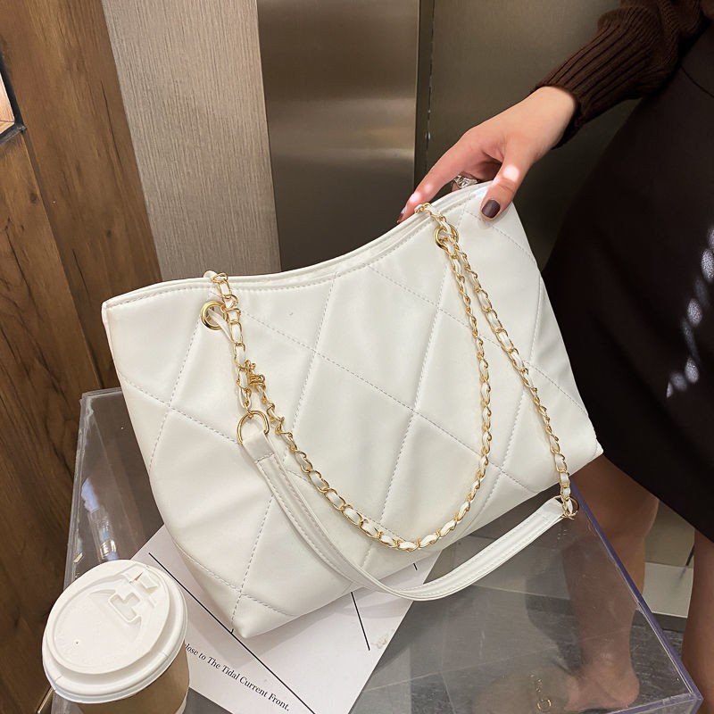 Korean Dongdaemun new trendy early autumn new trendy small perfume diamond style shoulder messenger bag female simple wandering