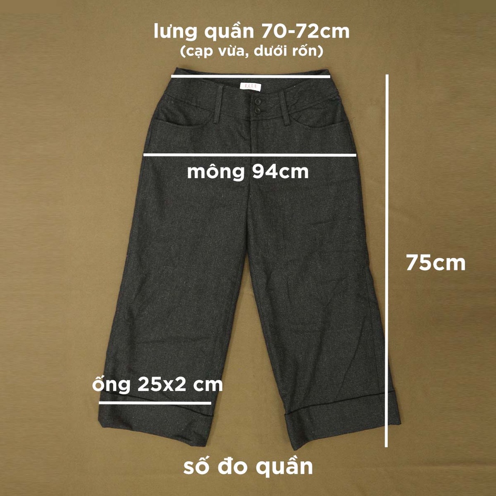 Quần dạ lửng của Elle màu đen có kẻ caro