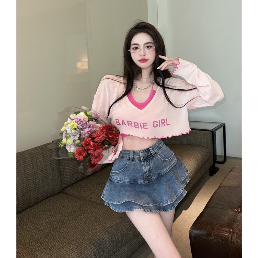 💃 Bộ Áo Croptop Nữ Dài Tay Chạy Viền In Chữ Barbie Kèm Áo Yếm 2 Màu