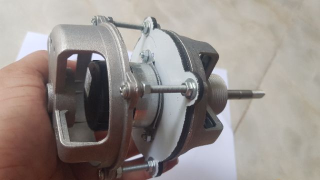 Tấm pad gắn động cơ BLDC vào khung quạt B4