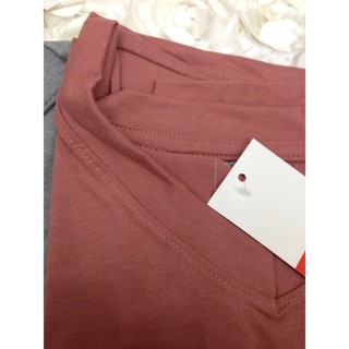 Áo pull trơn cổ tim Uni