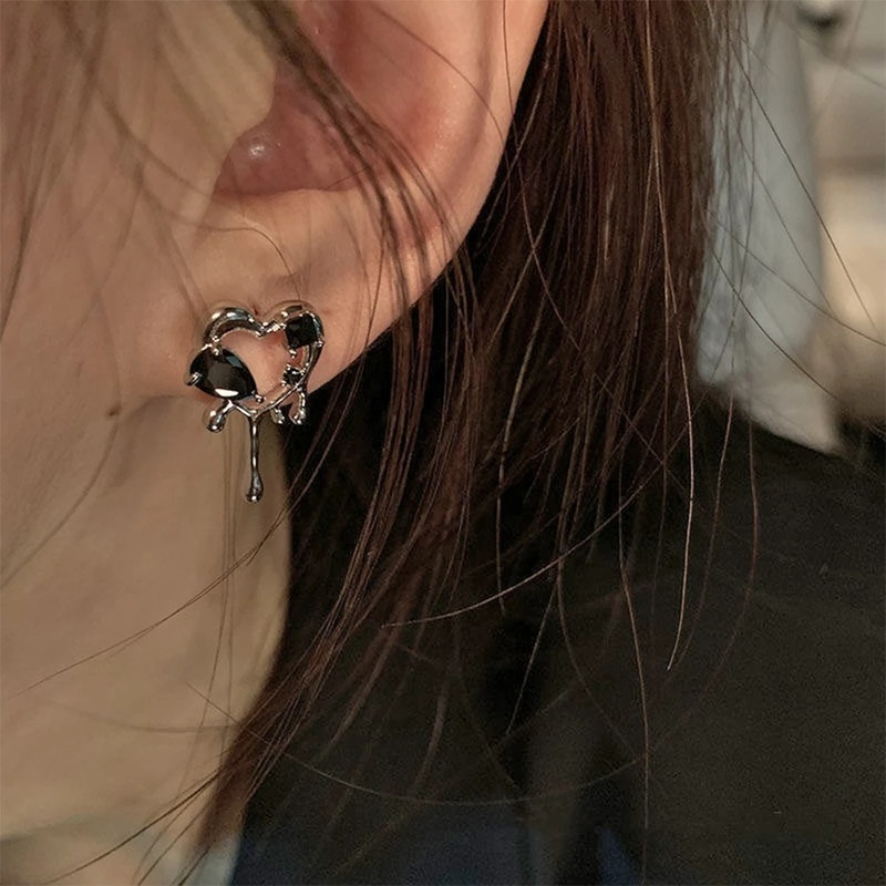 Bông Tai Xỏ Lỗ Hình Trái Tim Bằng Kim Loại Màu Đen Phong Cách Hip Hop Cổ Điển Dành Cho Cô Dâu/Tiệc Cưới