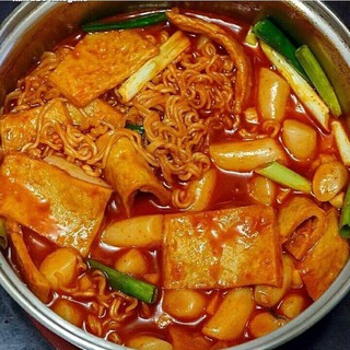 Set lẩu tokbokki tổng hợp kèm mỳ Koreno