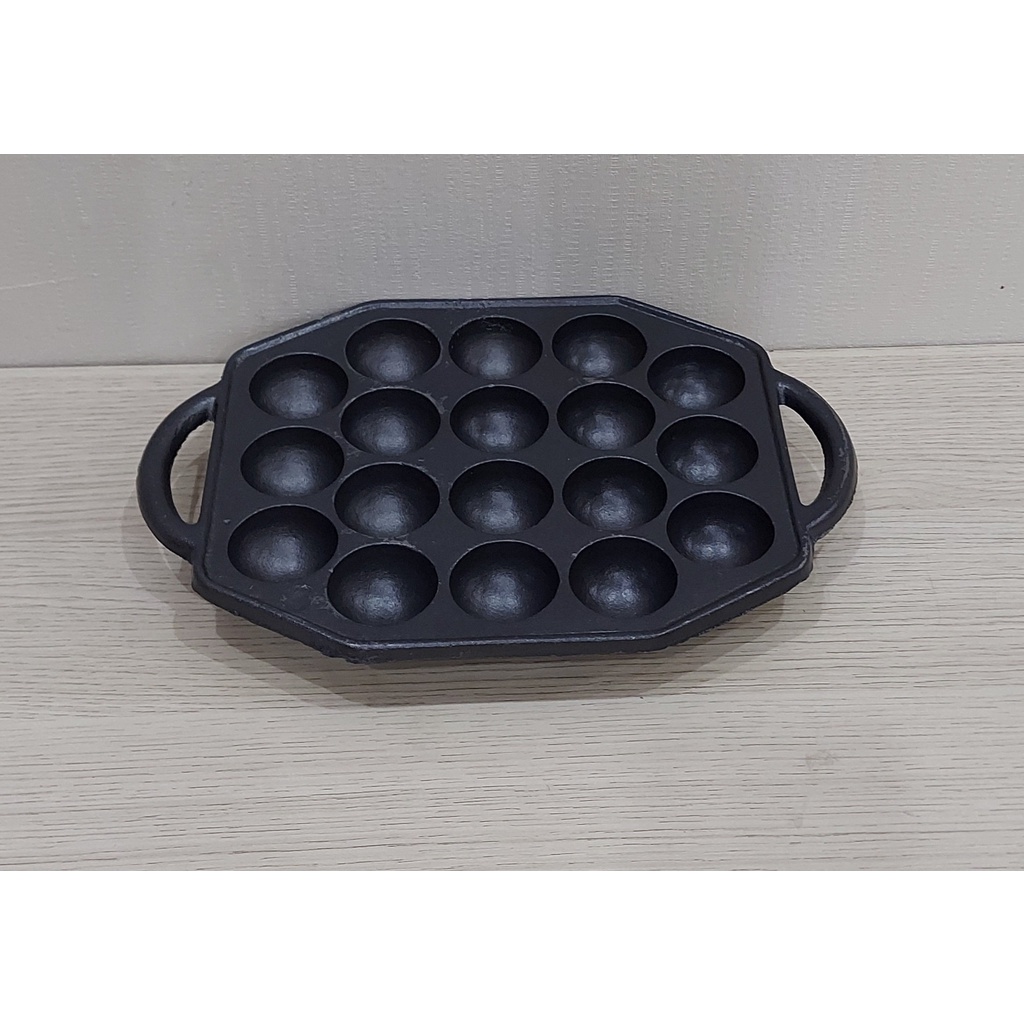 khuôn bánh khọt bằng gang chống dính 18 lỗ có quai cầm 28cm